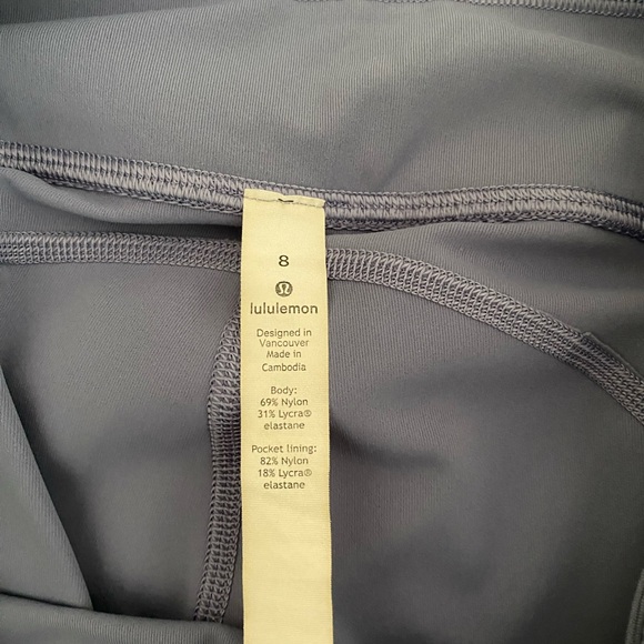 light blue LULULEMON LEGGINGS size 8 length 23 - Picture 3 of 4